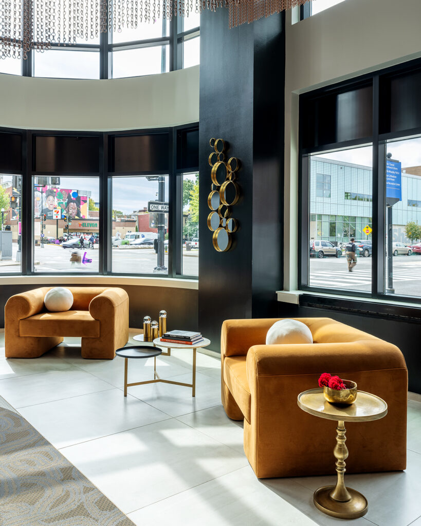 social_Kia-Weatherspoon_1707_7th-St-NW_Washington_DC_Lobby__0_05-003