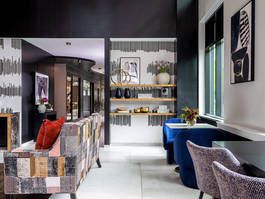 social_Kia-Weatherspoon_1707_7th-St-NW_Washington_DC_Lobby__0_06-004